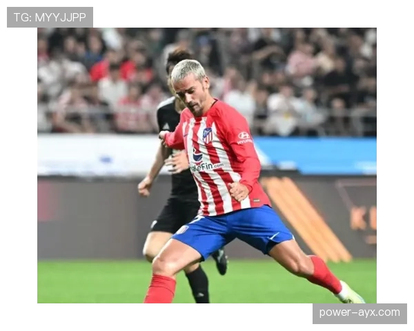 格列兹曼训练场搞笑瞬间曝光，球迷直呼：这才是足球的快乐本质